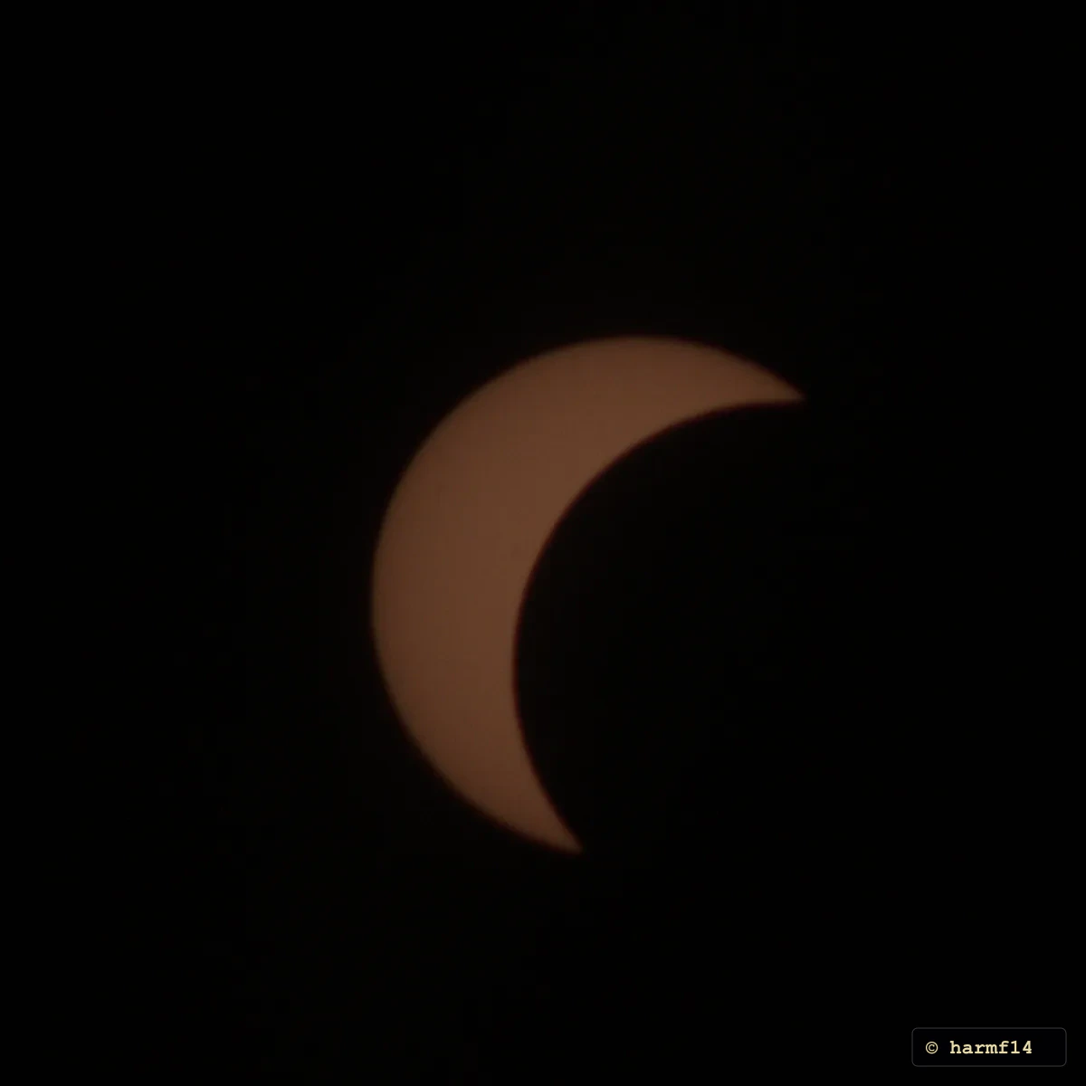 Le Soleil en croissant pendant l’éclipse du 12 août 2026